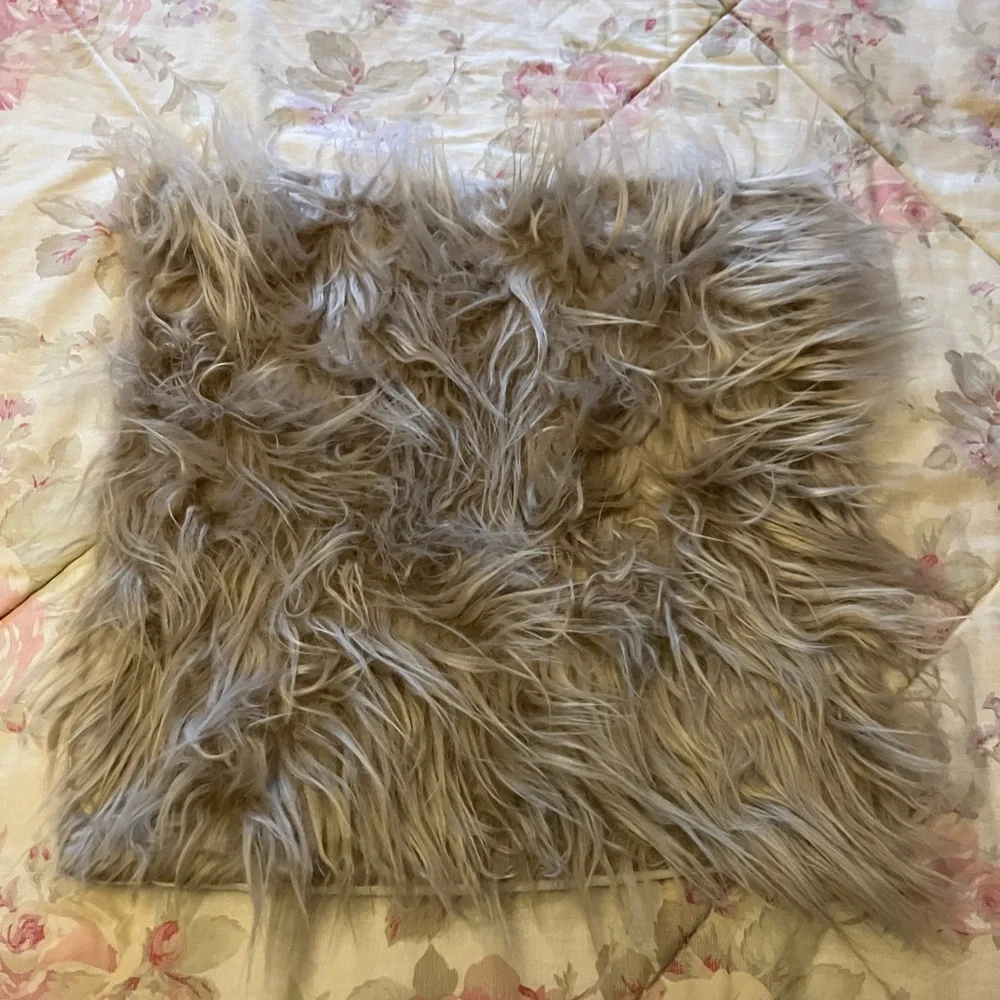 NWT faux fur pillow sham by Cheveux Design18 x 18”